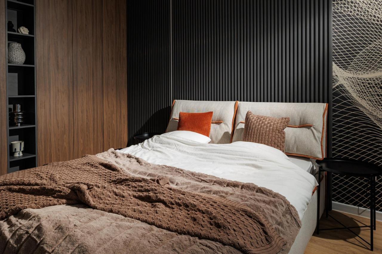 Apartment Mandala Designer Apartments With Free Private Parking, Near Mall Coresi