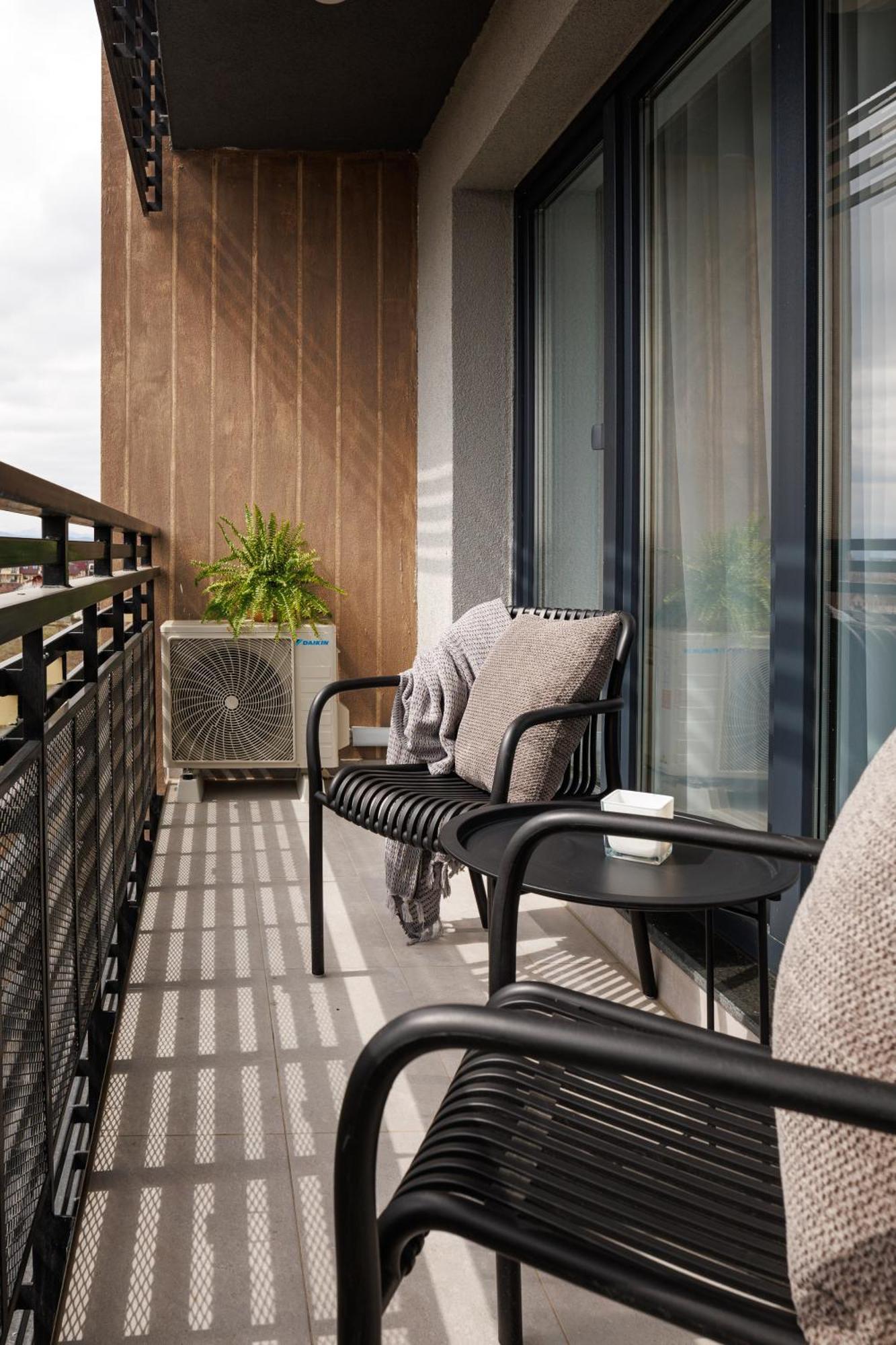 Mandala Designer Apartments With Free Private Parking, Near Mall Coresi Apartment