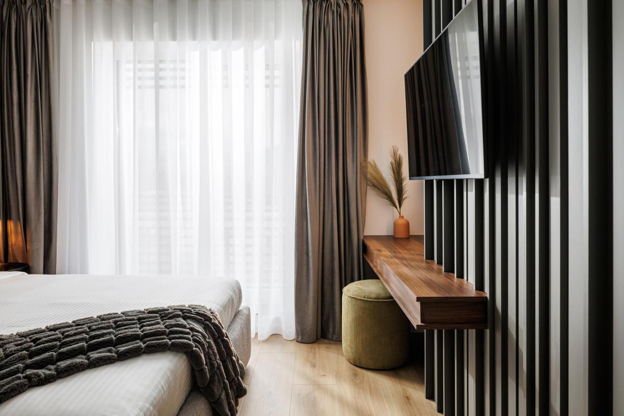 Mandala Designer Apartments With Free Private Parking, Near Mall Coresi